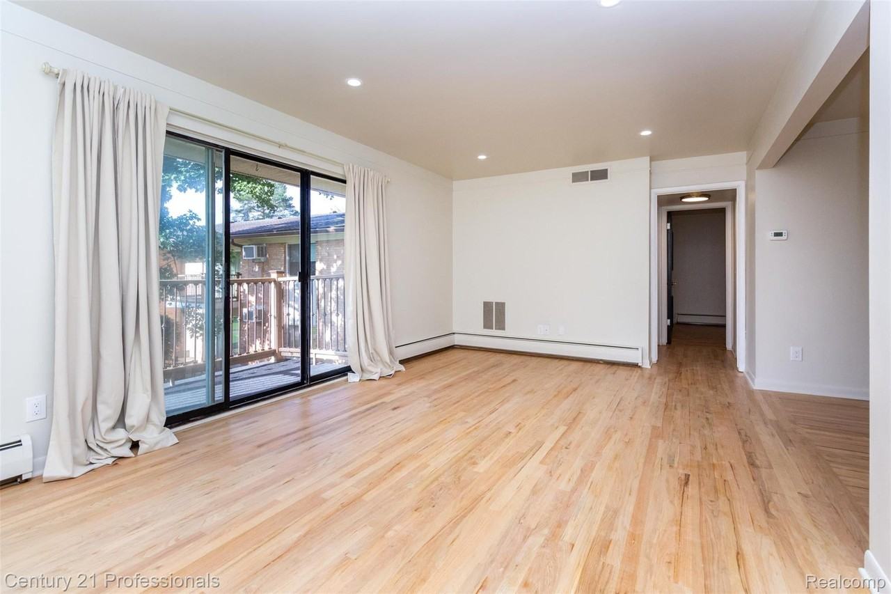 1233 Island Dr - Photo 6 of 38