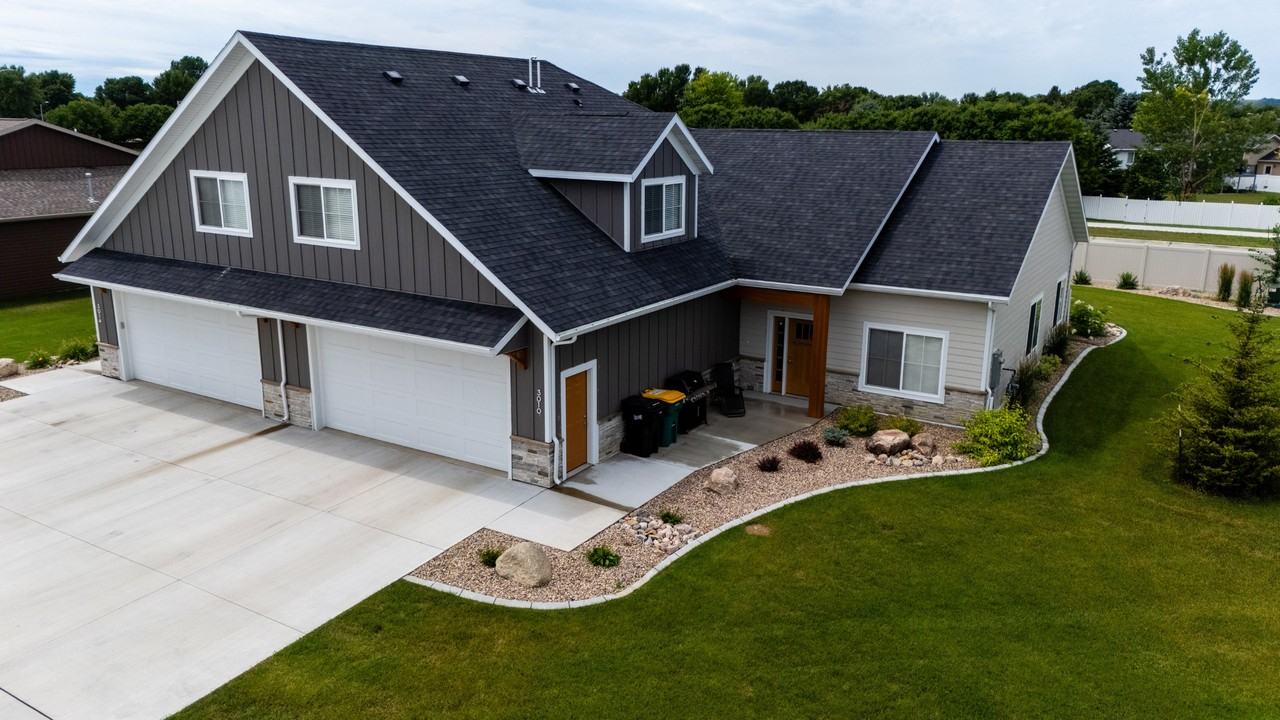 The Earl Twin Homes - Photo 4 of 17