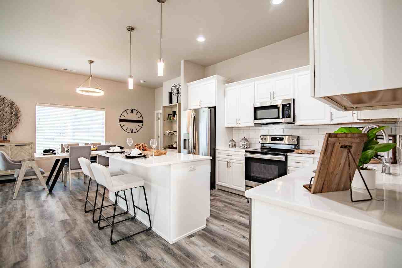 The Earl Twin Homes - Photo 5 of 17