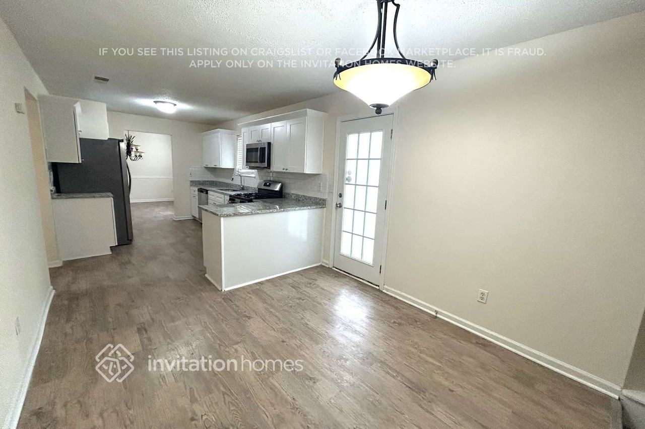 2204 Eagles Nest Cir - Photo 4 of 19