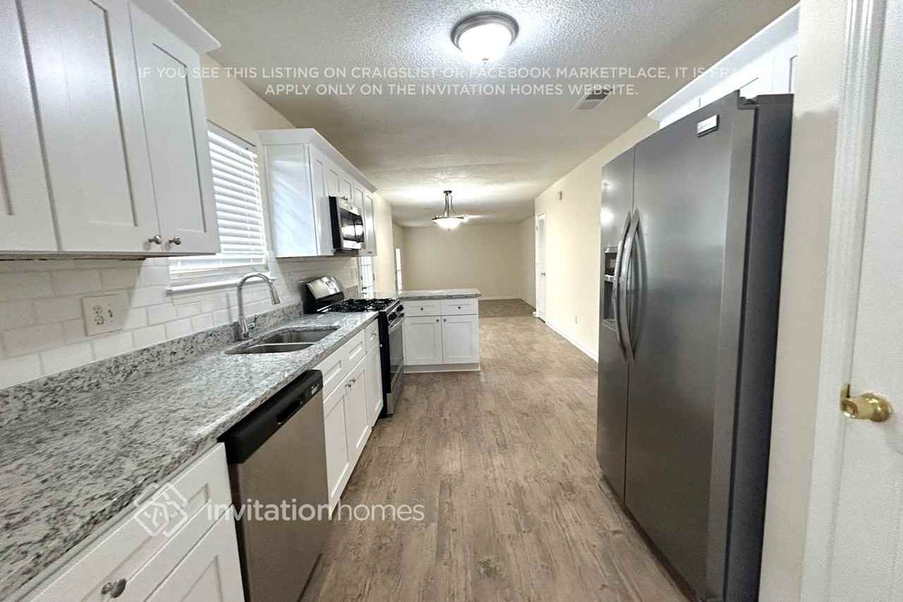 2204 Eagles Nest Cir - Photo 5 of 19