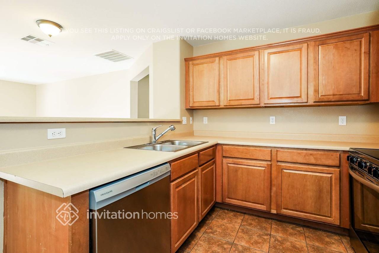 19297 North Ibiza Lane - Photo 7 of 17