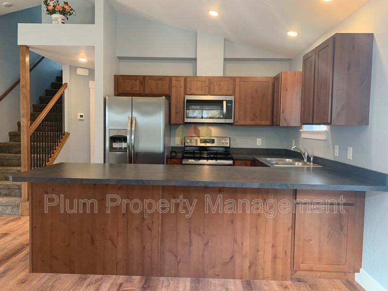 648 Angels Ct - Photo 2 of 22