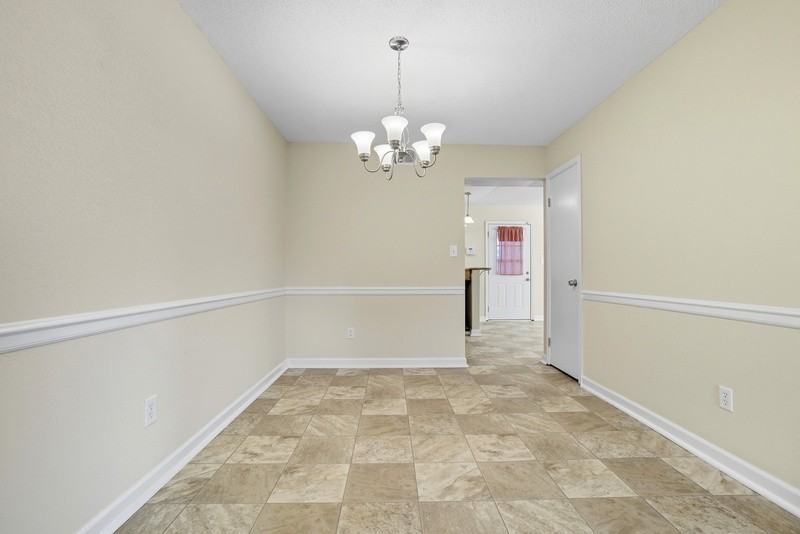 712 Biltmore Dr - Photo 5 of 32