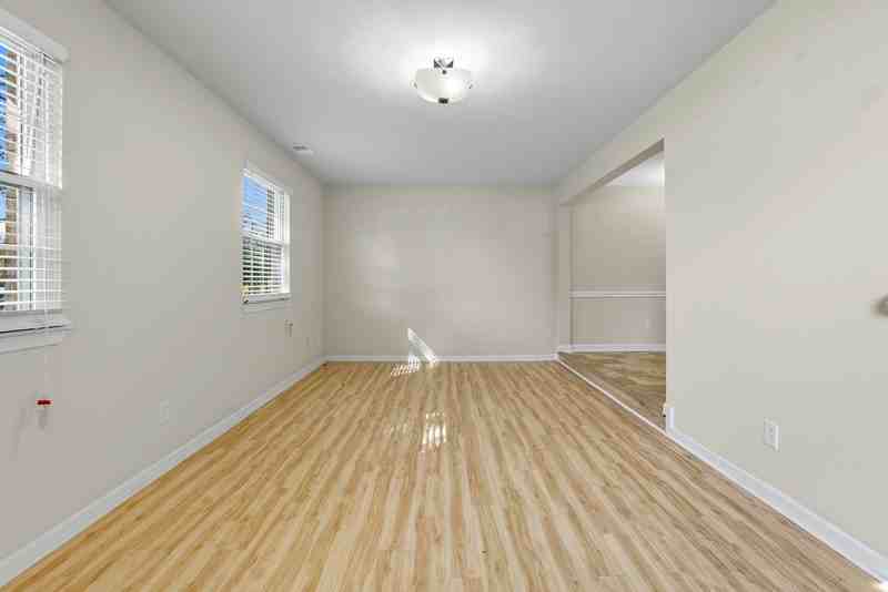 712 Biltmore Dr - Photo 7 of 32