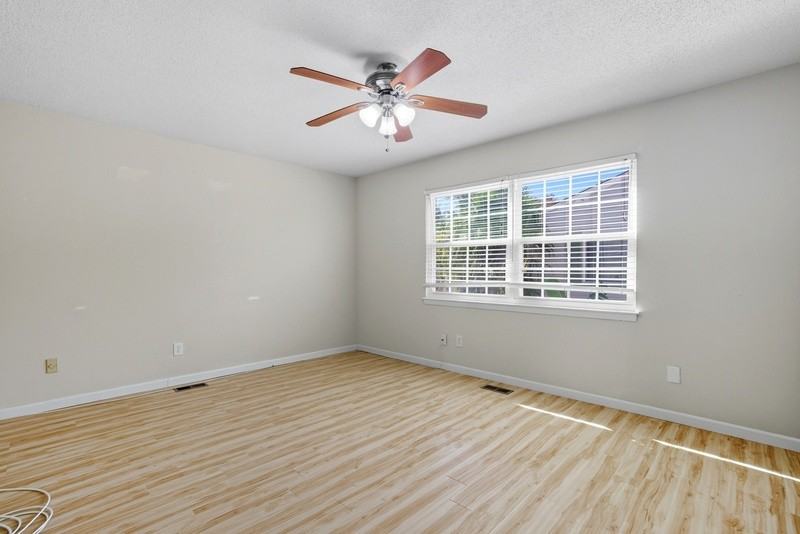 712 Biltmore Dr - Photo 4 of 32