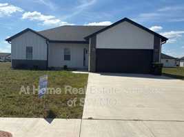 featured image of 176 W Oak Lawn St