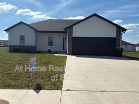 176 W Oak Lawn St - Photo 1 of 1