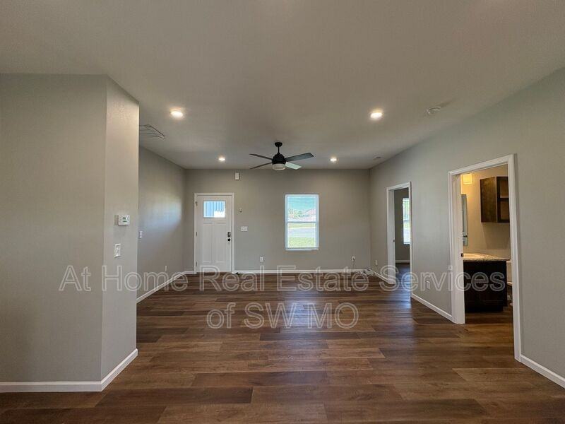 176 W Oak Lawn St - Photo 2 of 10