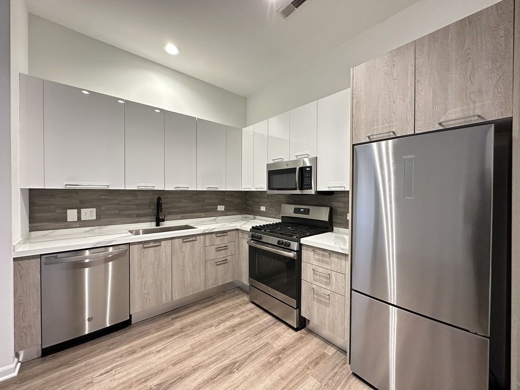 2550 South Wabash Avenue #405 - Photo 3 of 21