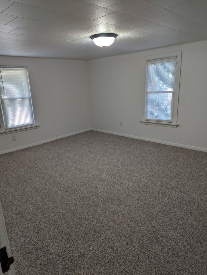 809 East High Street - Photo 3 of 12