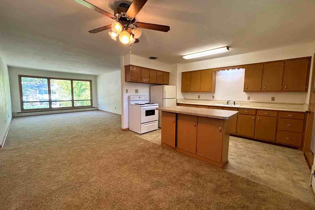 2409 Fremont Avenue - Photo 2 of 11