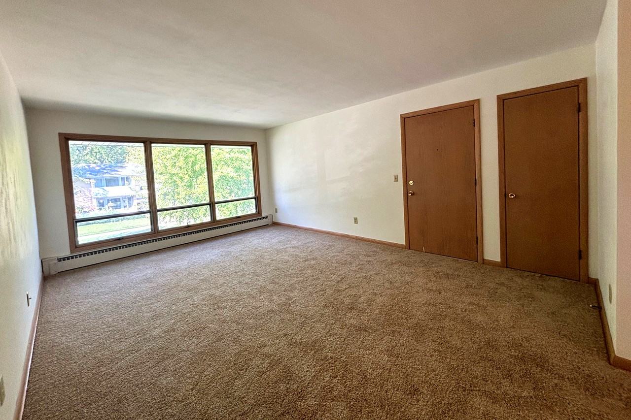 2409 Fremont Avenue - Photo 5 of 11