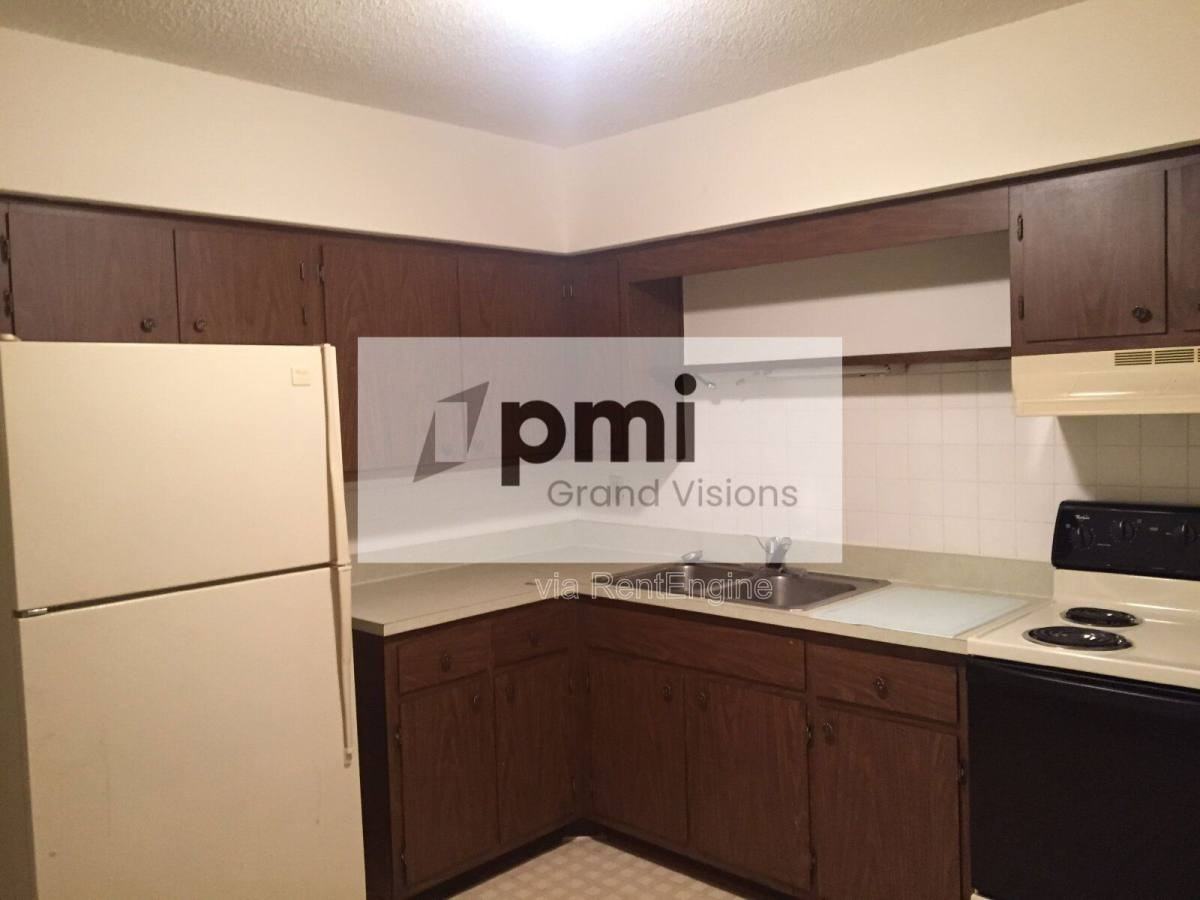 333 Southland Dr #15 - Photo 3 of 10