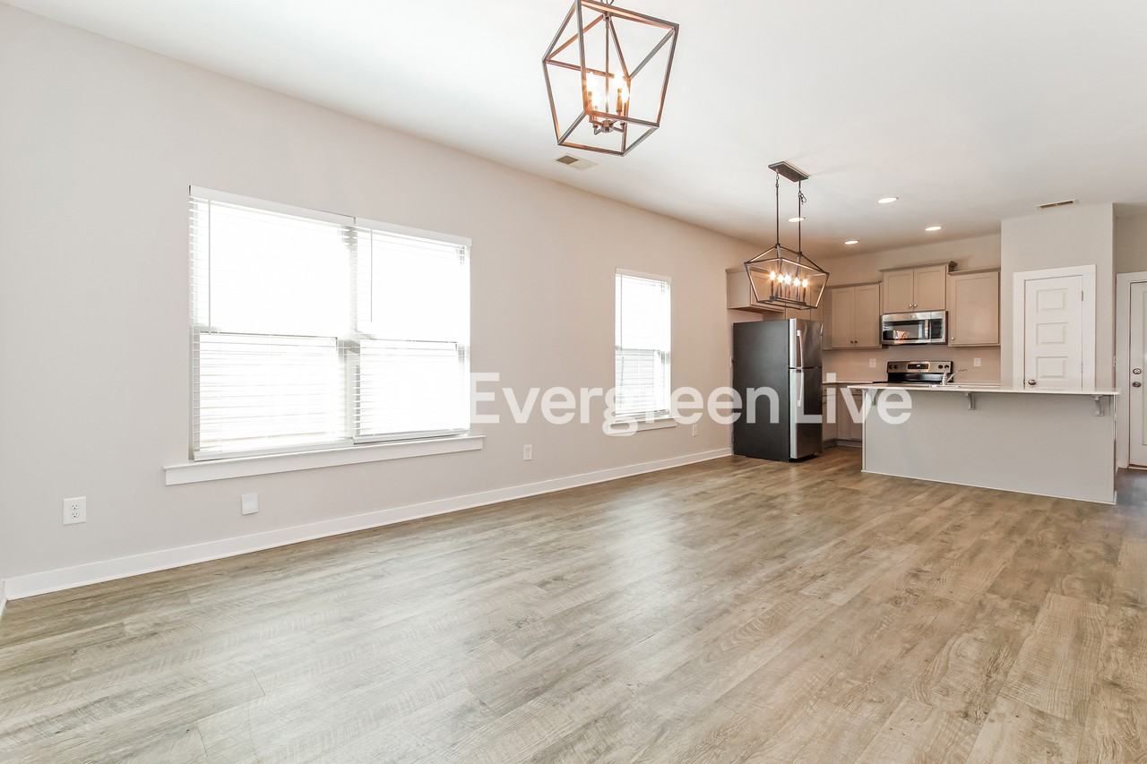 151 Park Dr N - Photo 2 of 13