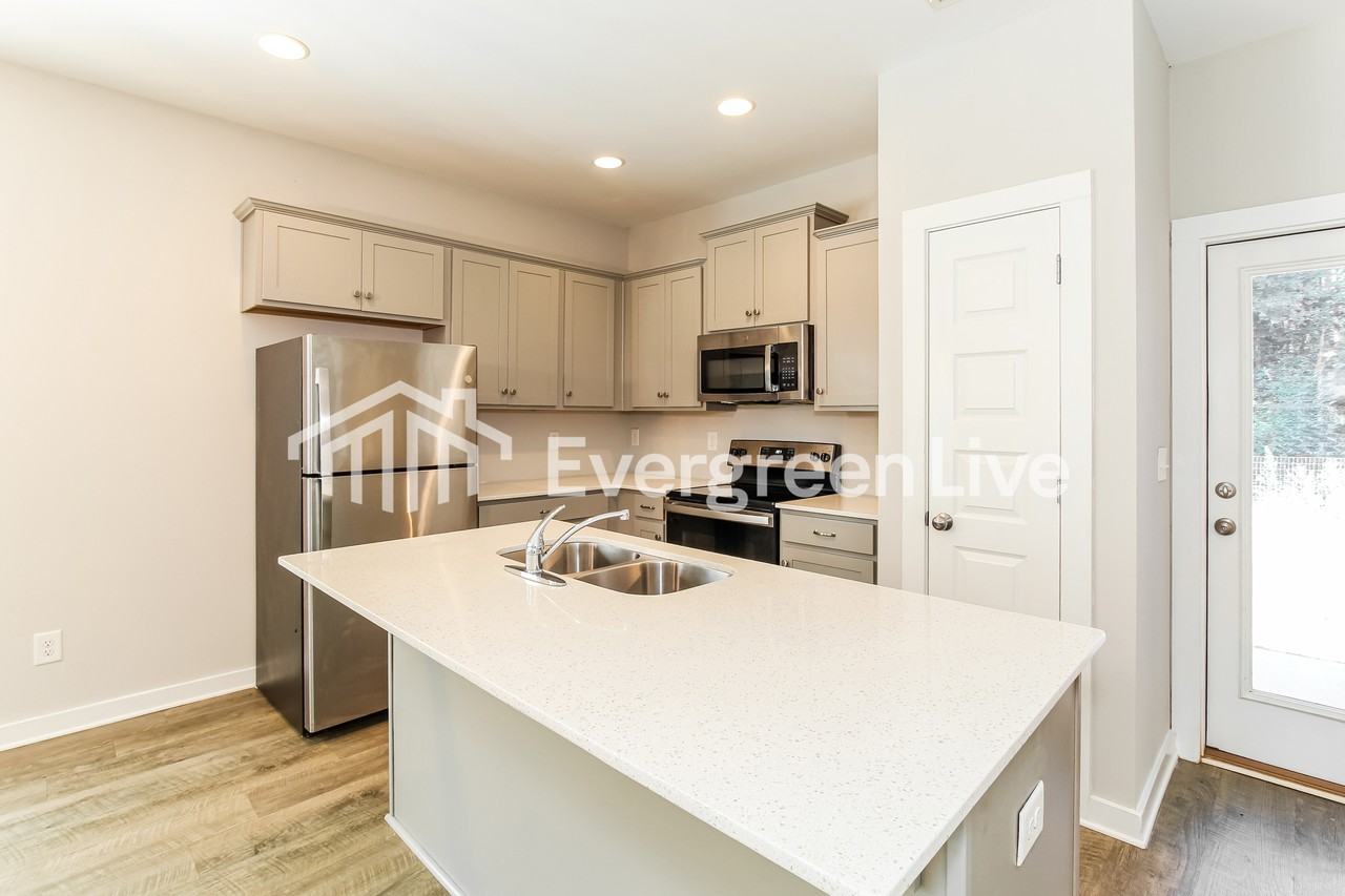 151 Park Dr N - Photo 3 of 13