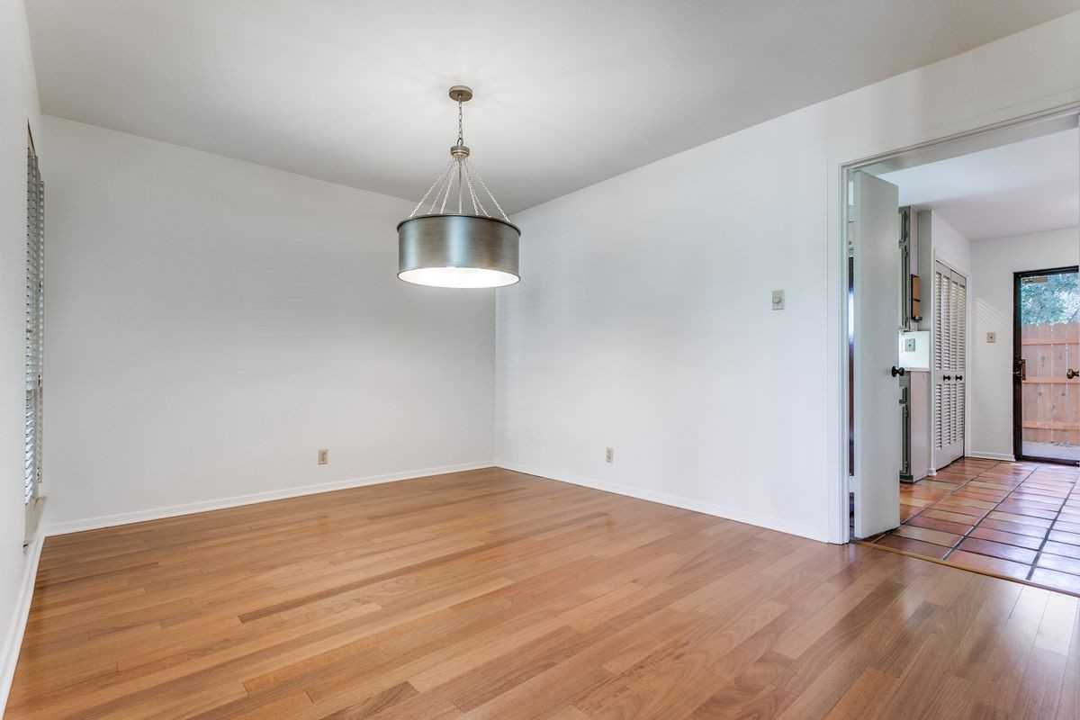 4 Gallery Ct - Photo 3 of 12