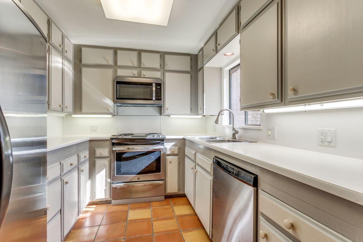 4 Gallery Ct - Photo 4 of 12