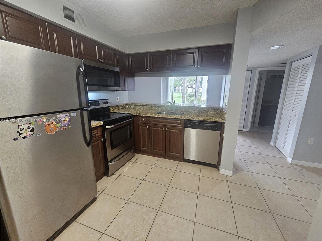 8106 Glenmoor Dr - Photo 2 of 11