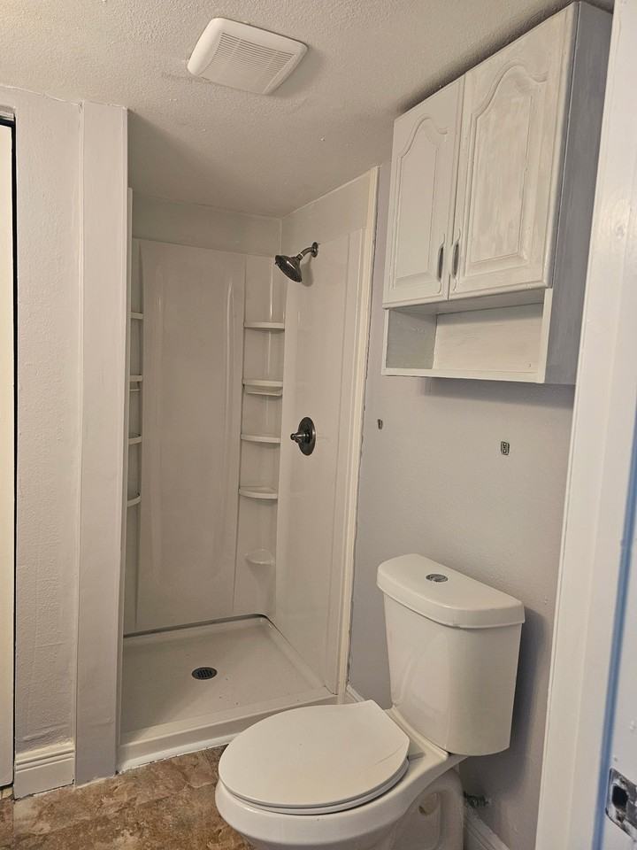 Davis St #D - Photo 3 of 10