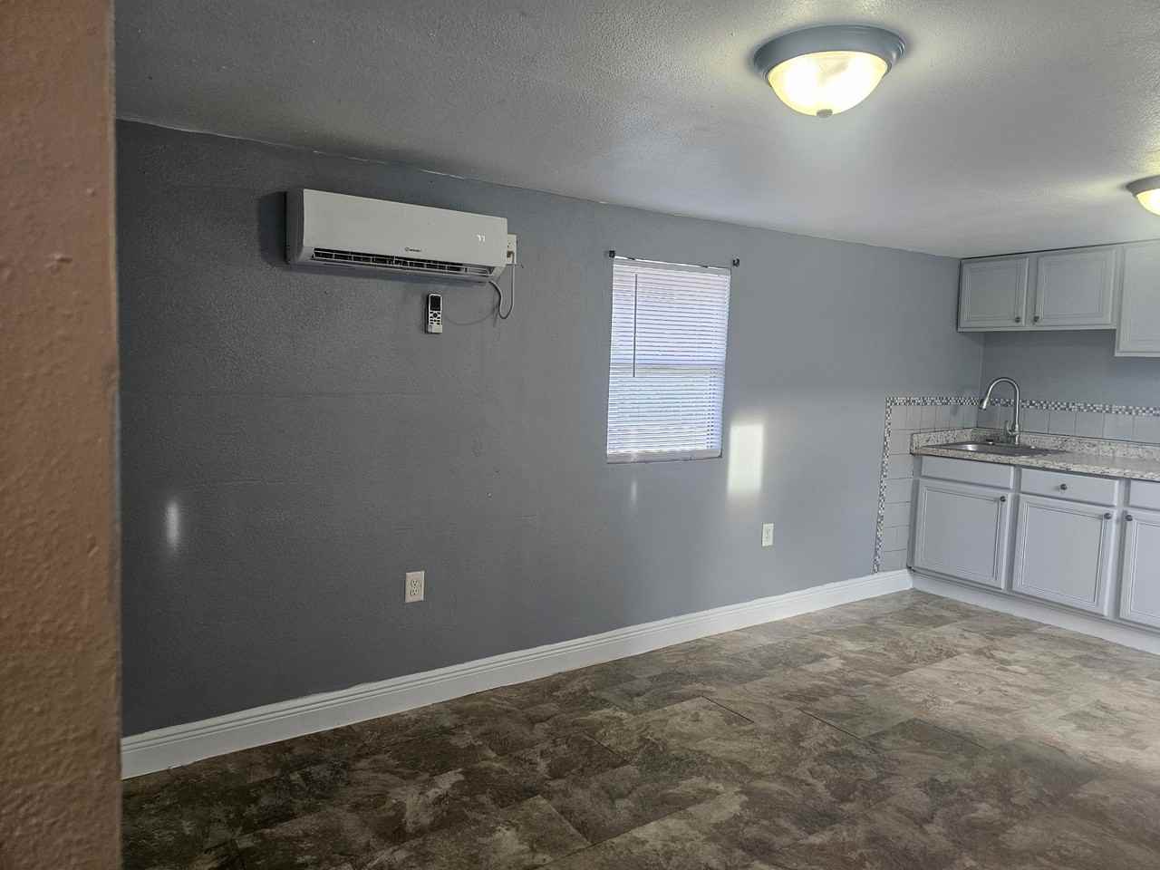 Davis St #D - Photo 4 of 10