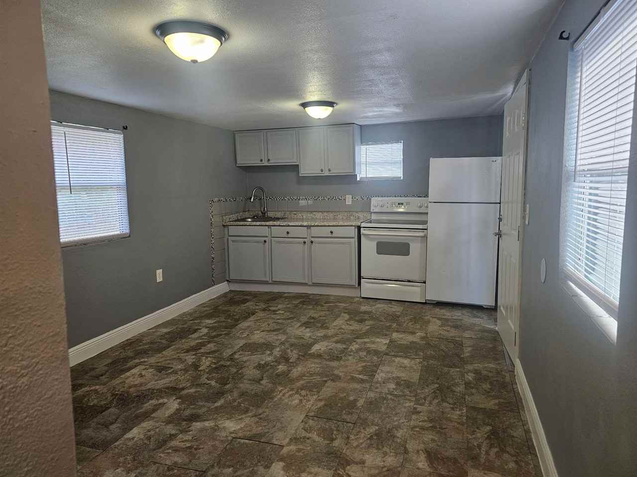 Davis St #D - Photo 5 of 10