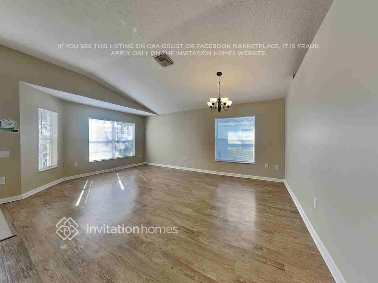 7827 Outerbridge St - Photo 3 of 21