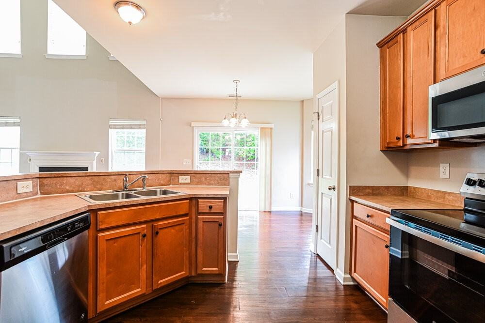 12201 Palomar Dr - Photo 7 of 17