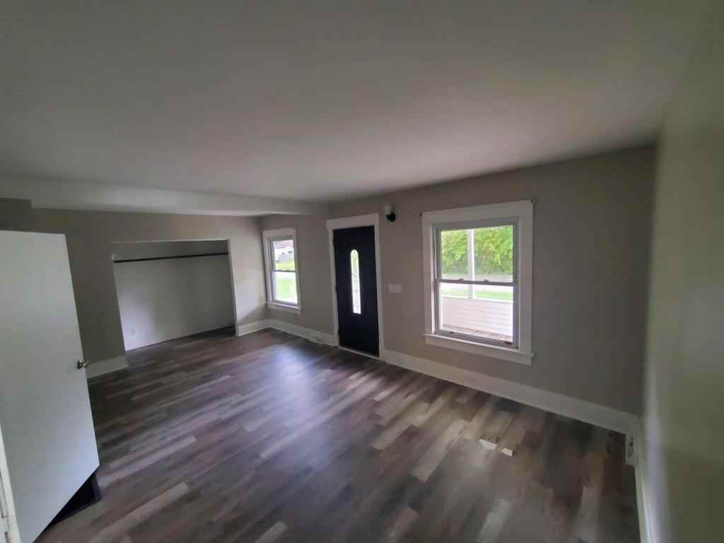 133 Fairlawn Ave - Photo 3 of 11