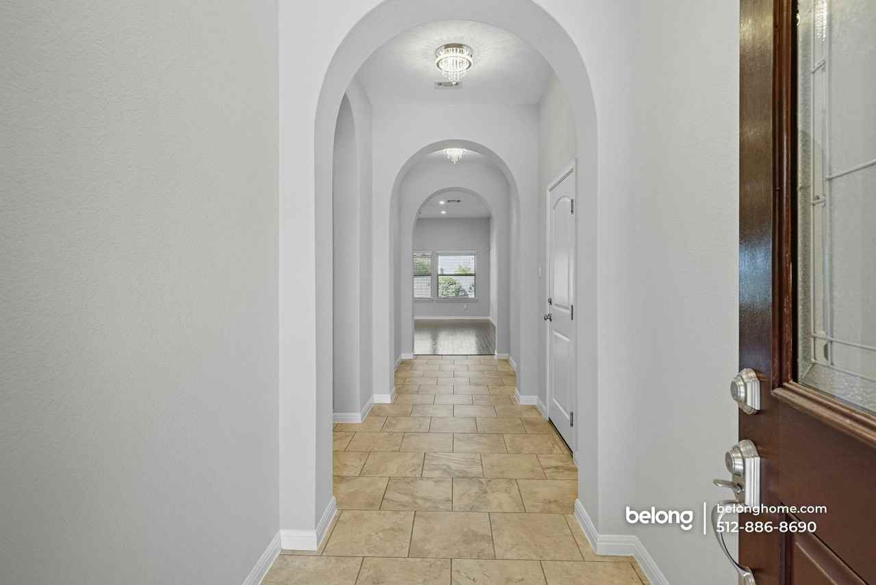 140 W Highfield St - Photo 2 of 26