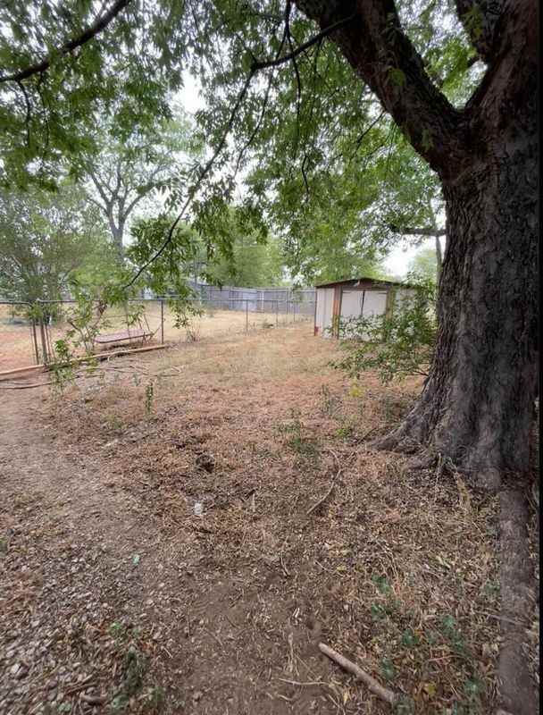 202 W 13th St - Photo 3 of 11