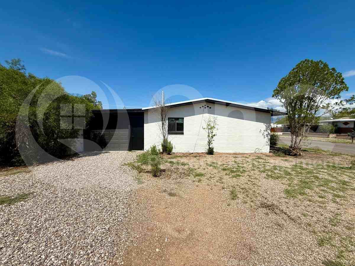 1715 N Highland Ave - Photo 3 of 15