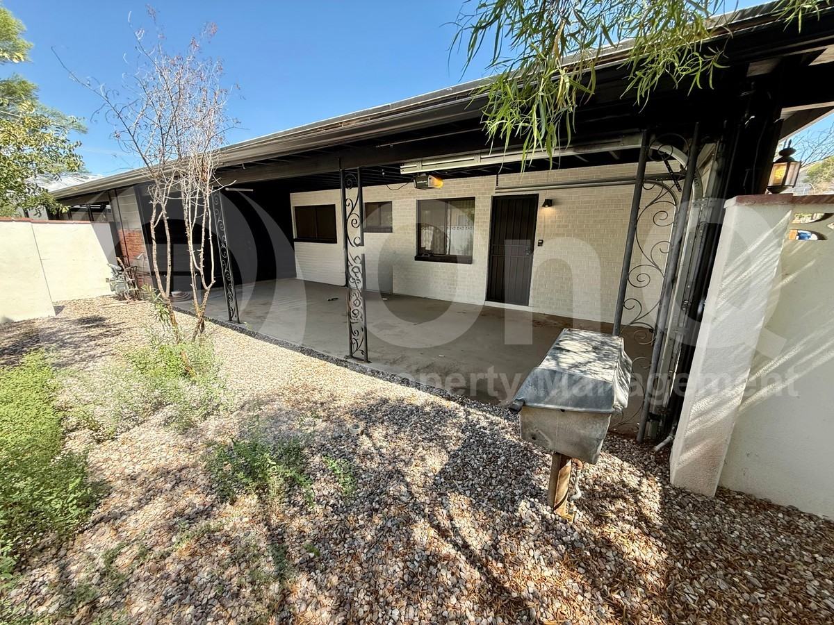 1715 N Highland Ave - Photo 4 of 15