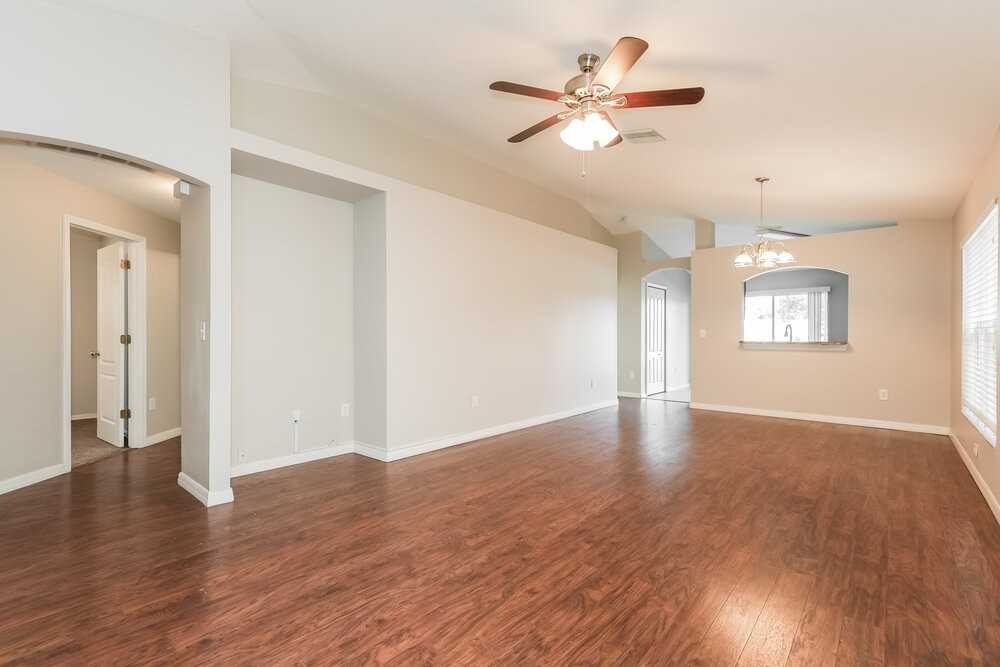 429 Maple Pointe Dr - Photo 3 of 16