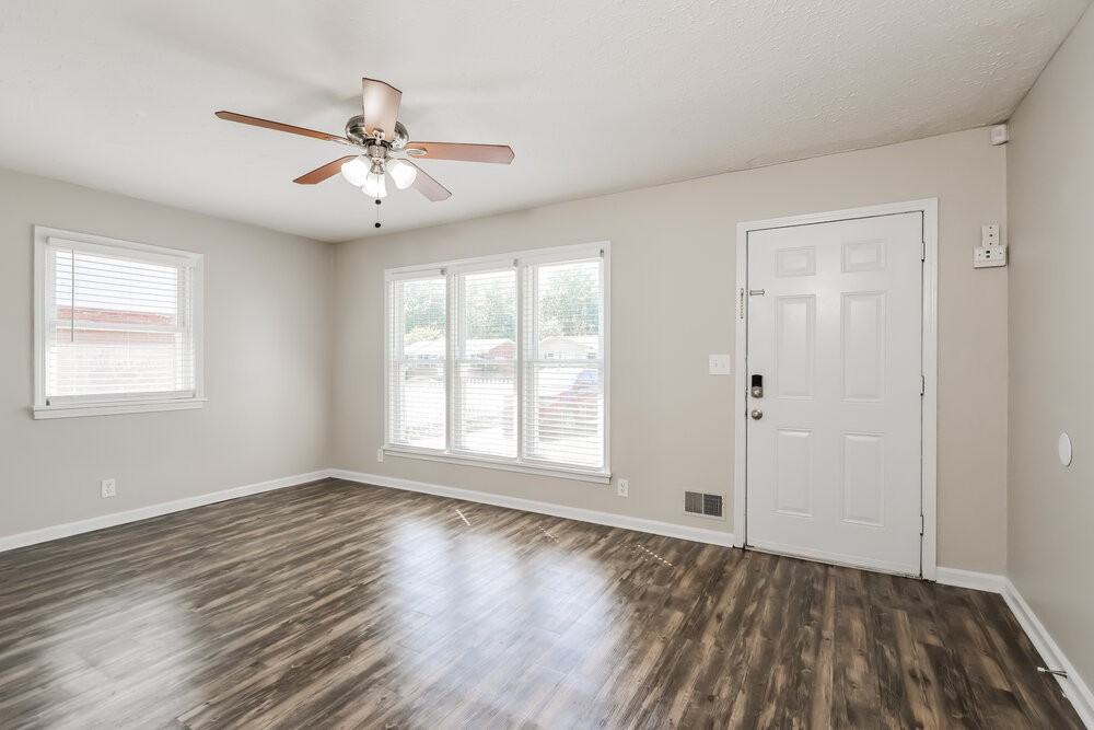 819 Flicker Rd - Photo 4 of 16