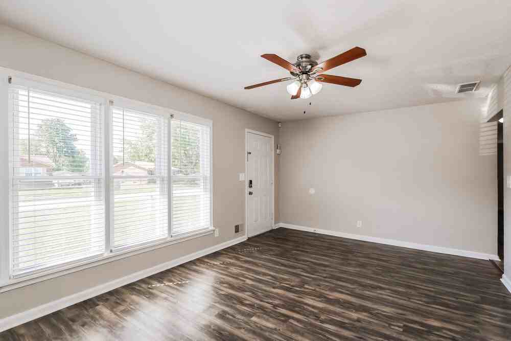 819 Flicker Rd - Photo 5 of 16