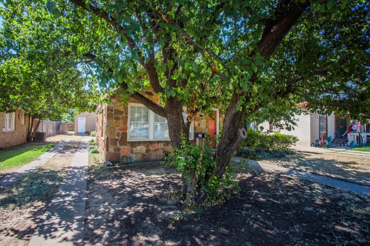 2507 26th St - Photo 3 of 27