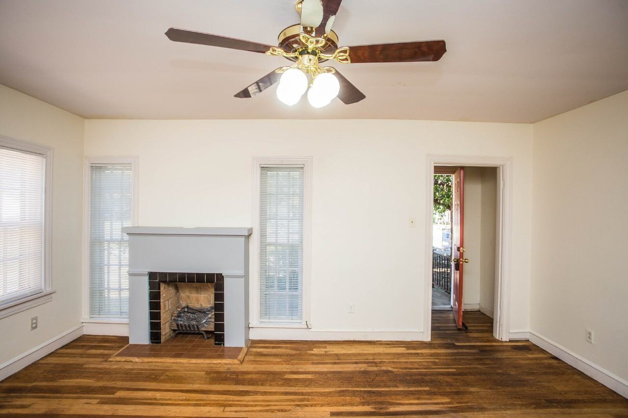 2507 26th St - Photo 4 of 27