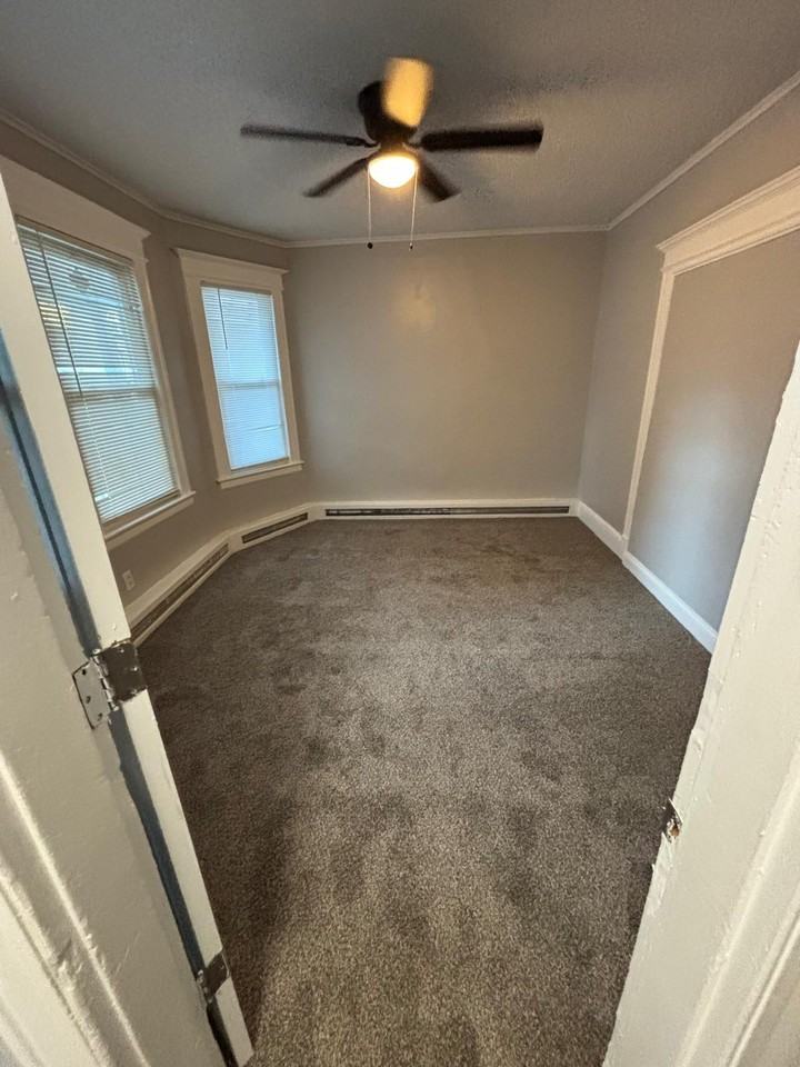 127 Congress Ave #1 - Photo 3 of 24