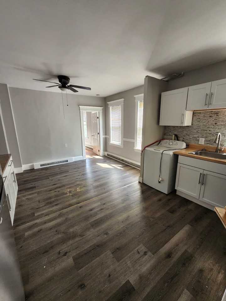 127 Congress Ave #1 - Photo 4 of 24