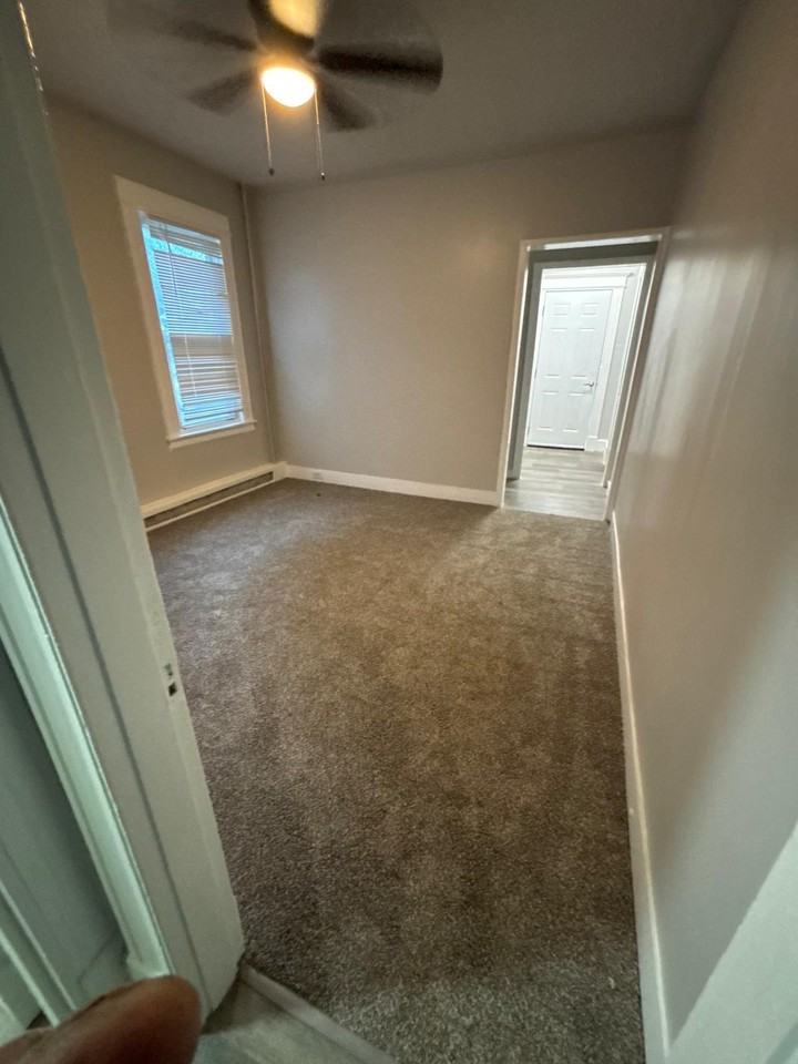 127 Congress Ave #1 - Photo 4 of 24