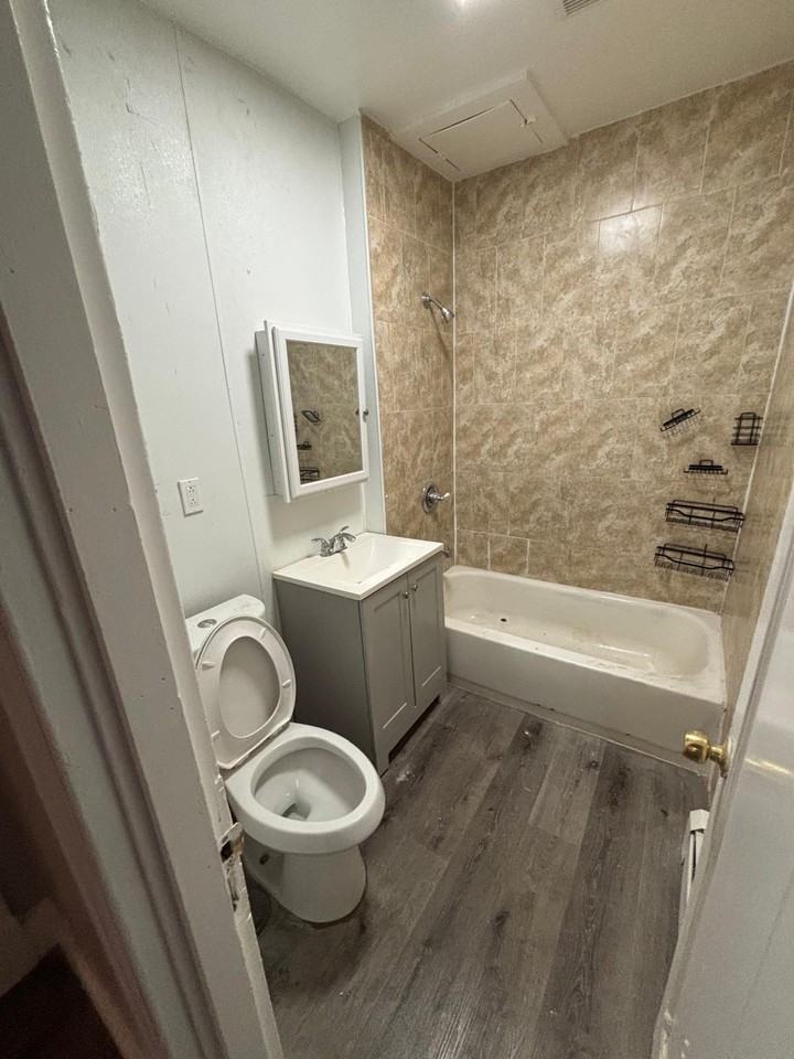 127 Congress Ave #1 - Photo 5 of 24