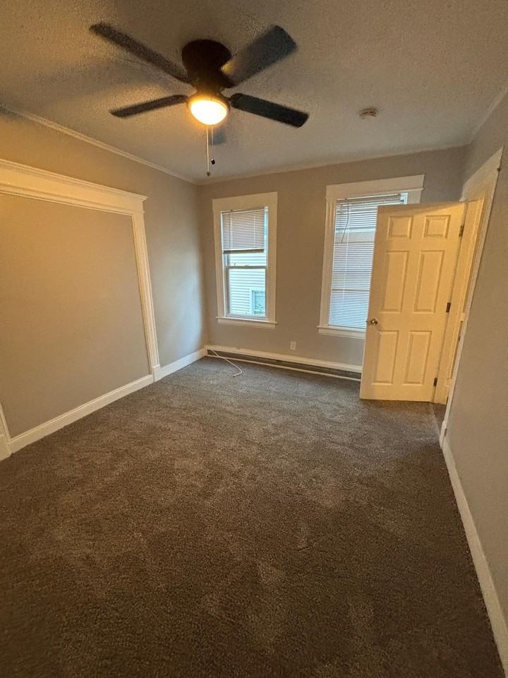 127 Congress Ave #1 - Photo 7 of 24