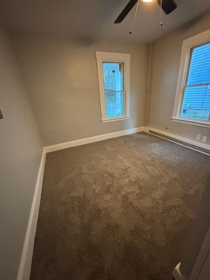 127 Congress Ave #1 - Photo 4 of 24