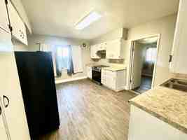 featured image of 909 E 2nd St #909