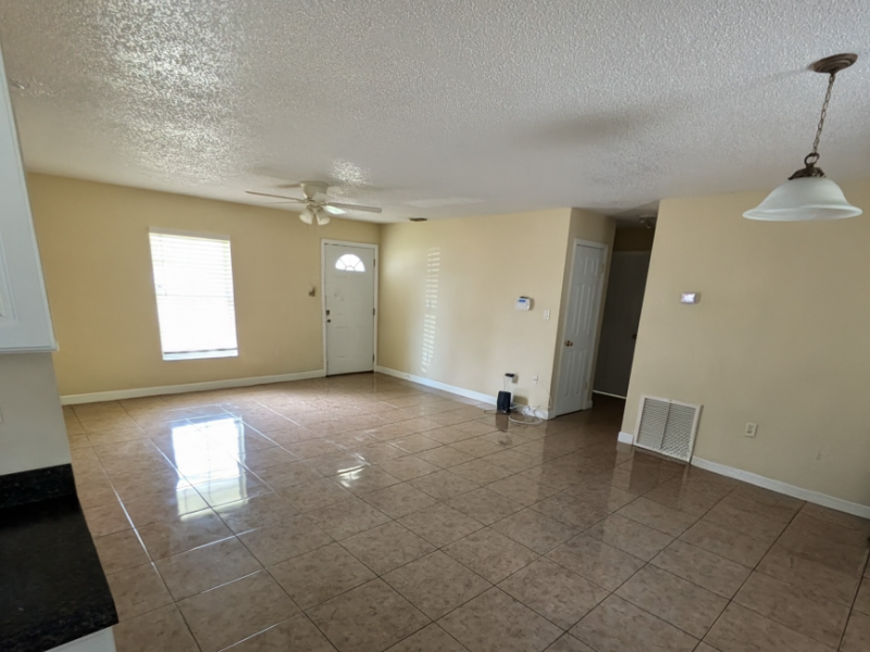 230 E Lake St - Photo 2 of 11