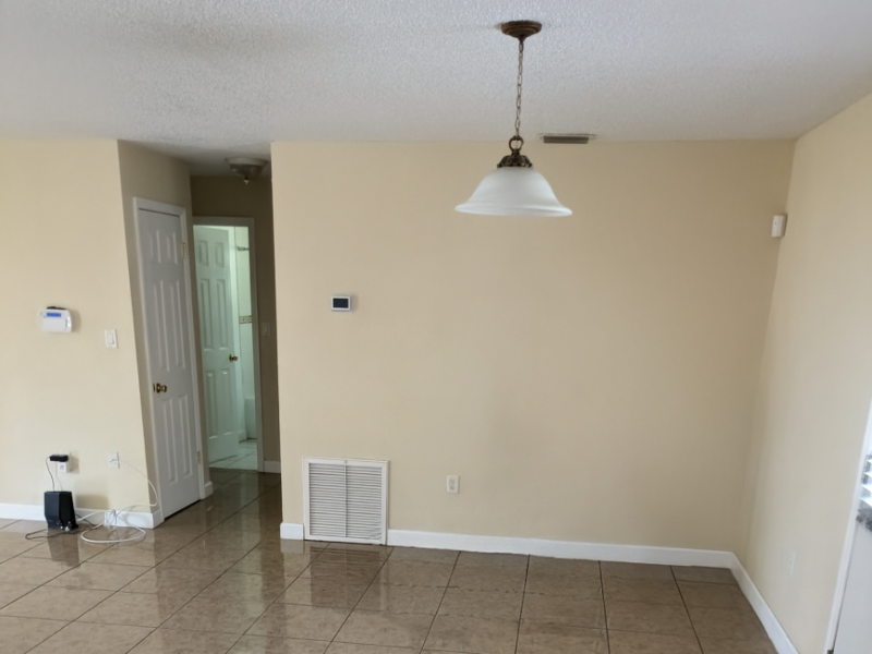 230 E Lake St - Photo 3 of 11
