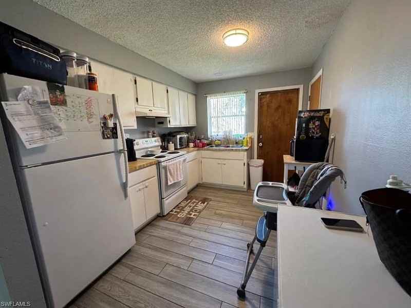 1865 Lavonia Ln - Photo 2 of 8