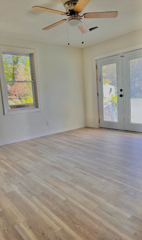 1010 Carver St - Photo 3 of 4