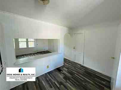 2726 Swayze Street - Photo 3 of 8